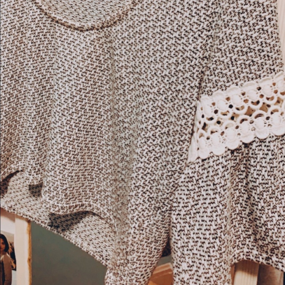 Urban Outfitters Flowy Crop Top - Picture 2 of 4